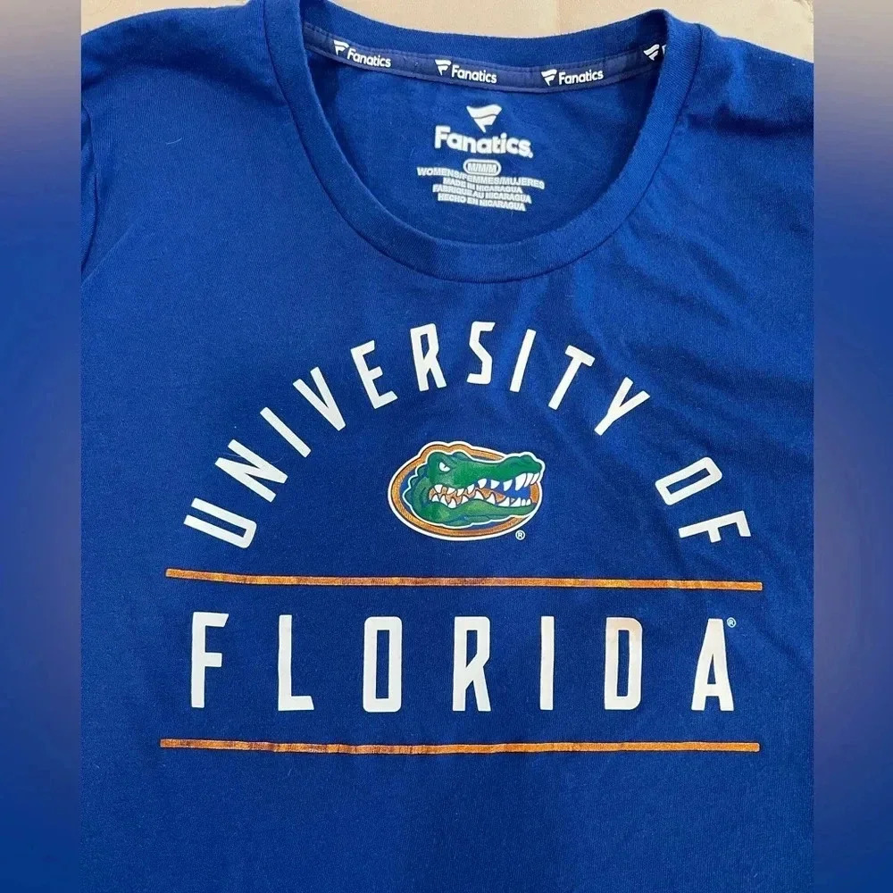 🐊UF Gators Fanatics t-shirt, sz medium. get ready for some football!🏈​